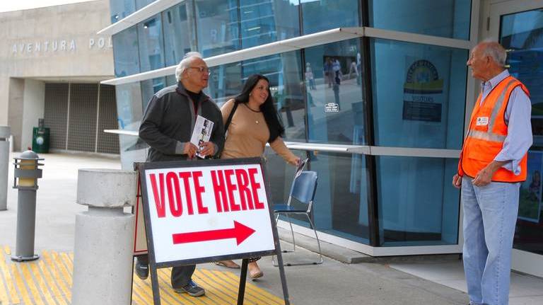 Juez requiere boletas en español en más condados de Florida