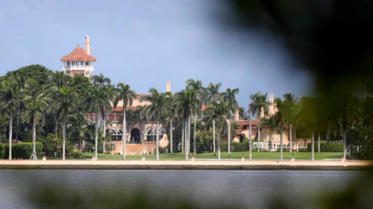 Ex primera ministra se disculpa por desear que Dorian golpee Mar a Lago