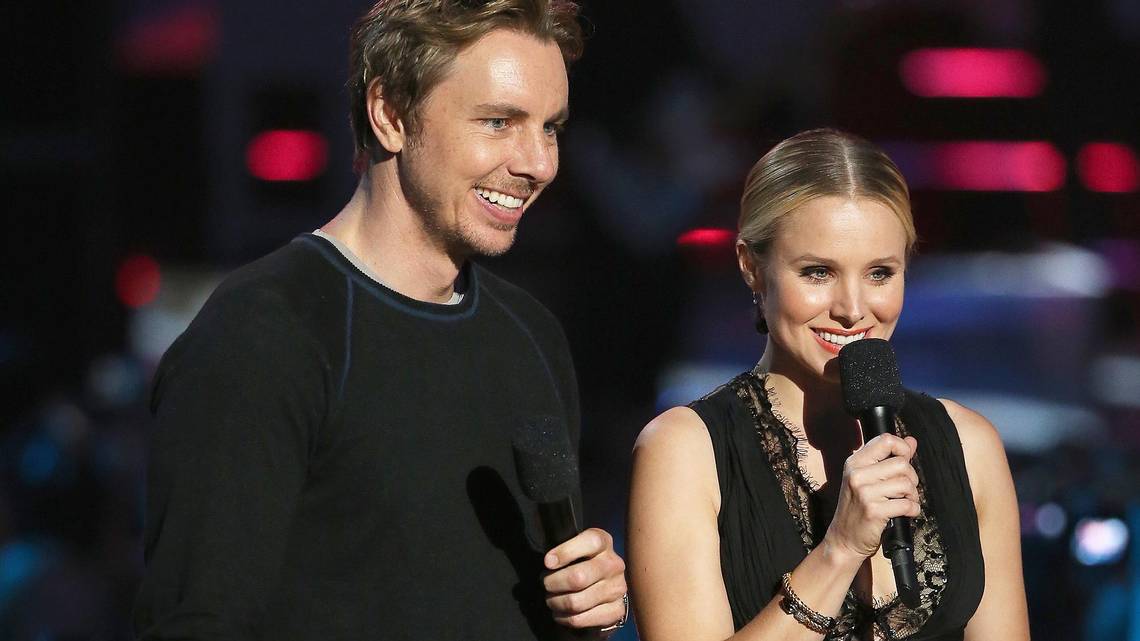 Dax Shepard Catches Fans Trying to Identify Him and Kristen Bell