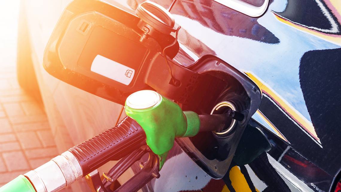 Minnesota gas prices fall to lowest for Thanksgiving travel since 2020