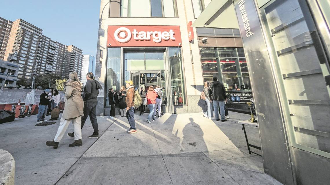 Target’s stock plunges 21% on weak sales ahead of holiday season